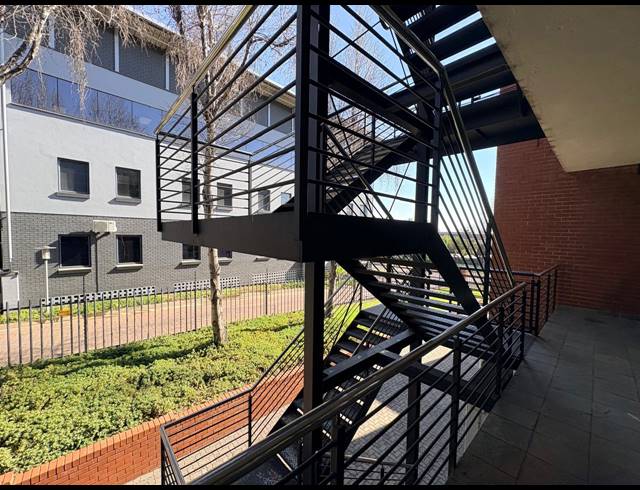 424M² OFFICE TO LET IN MIDRIDGE PARK